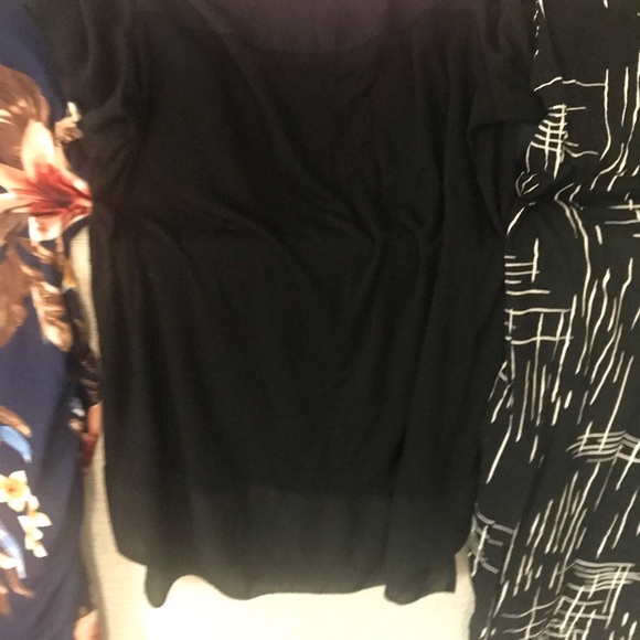 XS Maternity wardrobe- shorts are a size 2 - Picture 2 of 9